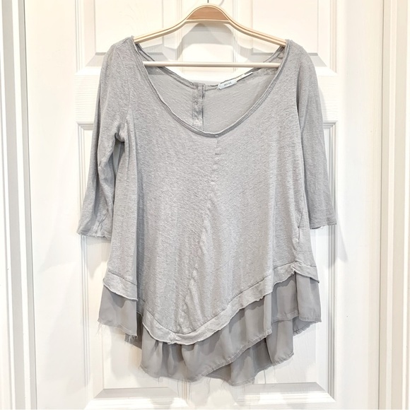 Light Grey Long Sleeves Asymmetrical Button Back Layered-Look Raw Hem Top - Picture 2 of 5